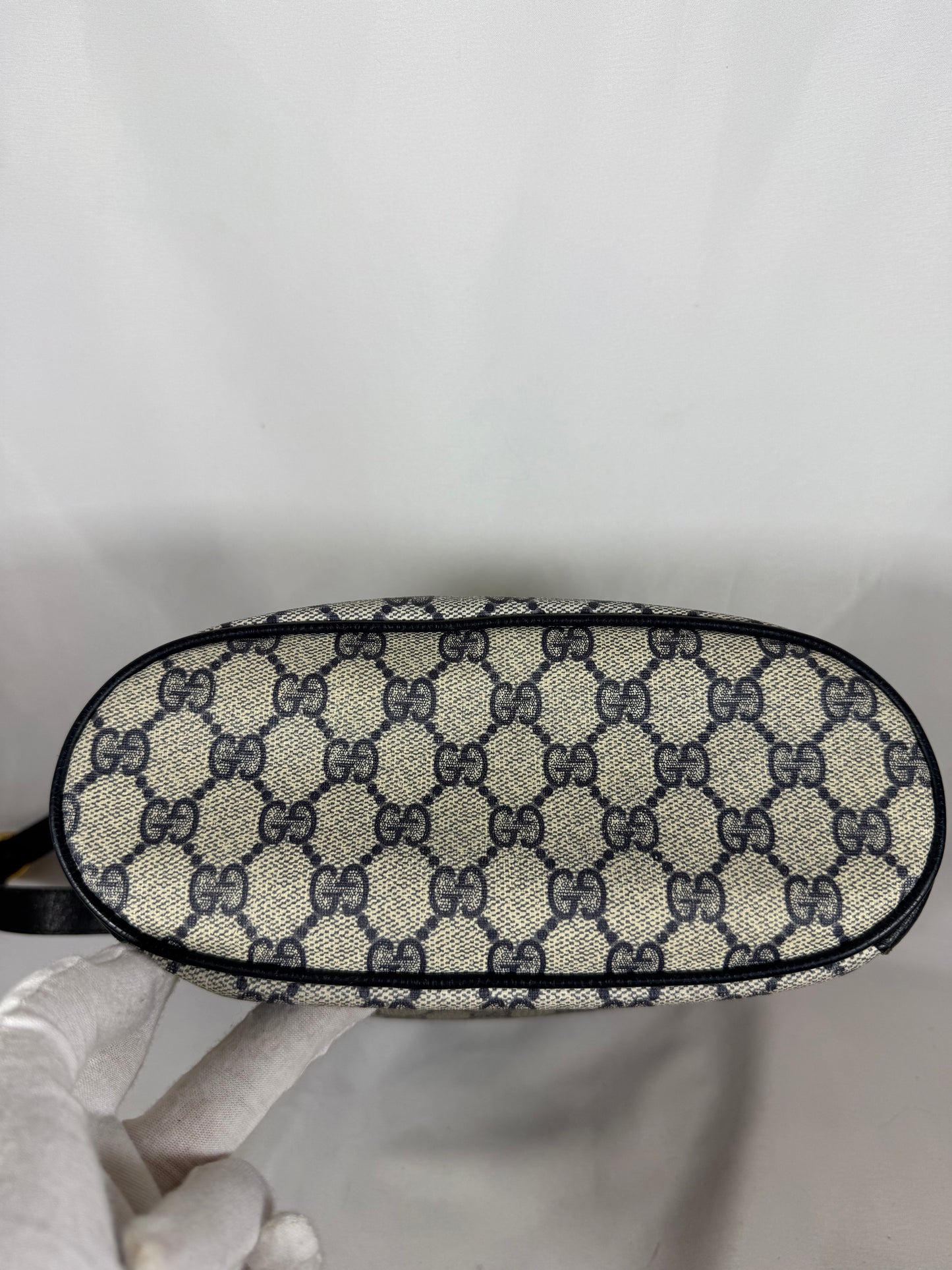 GUCCI GG SUPREME SHERRY LINE SHOULDER BAG