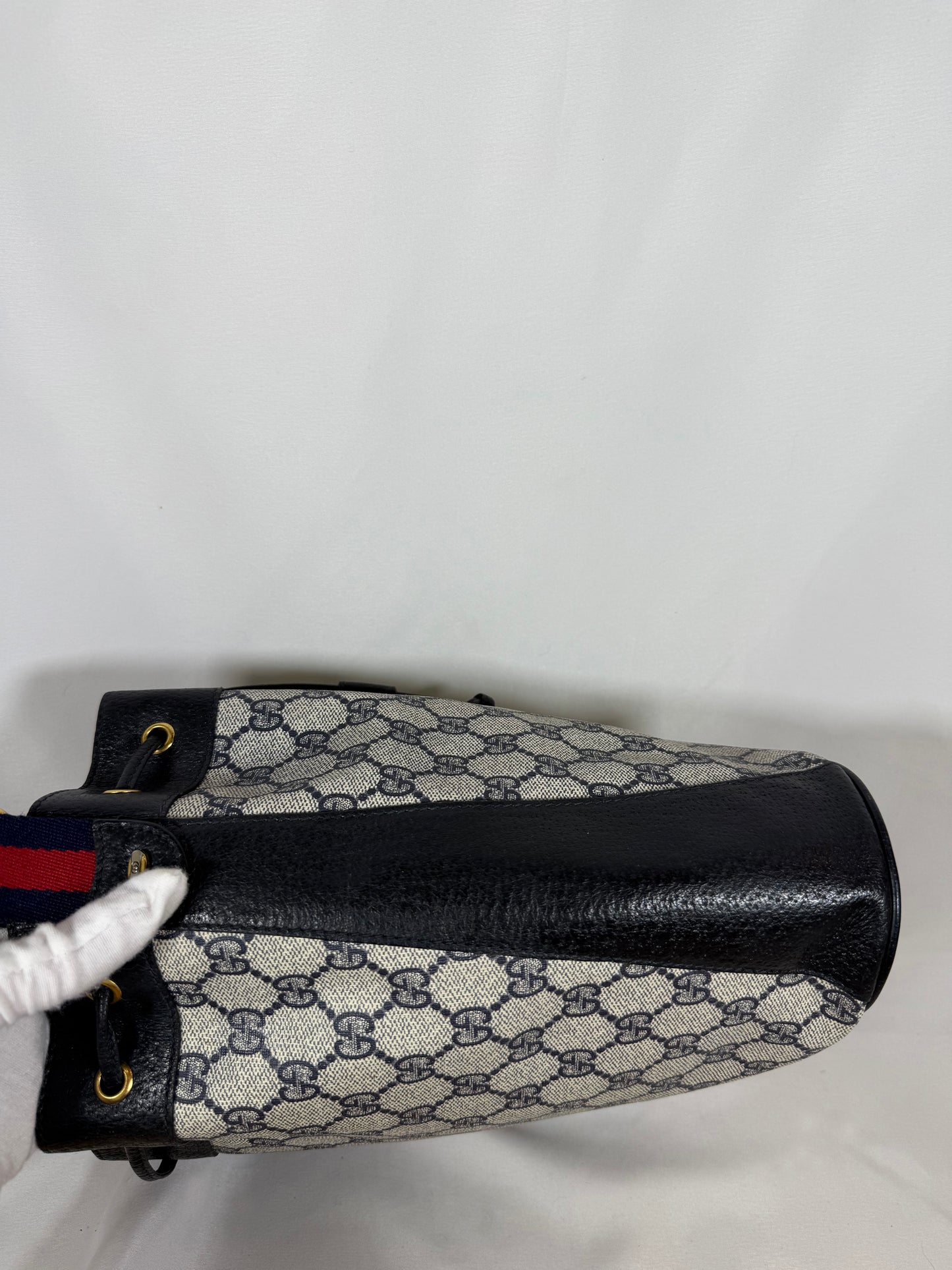 GUCCI GG SUPREME SHERRY LINE SHOULDER BAG