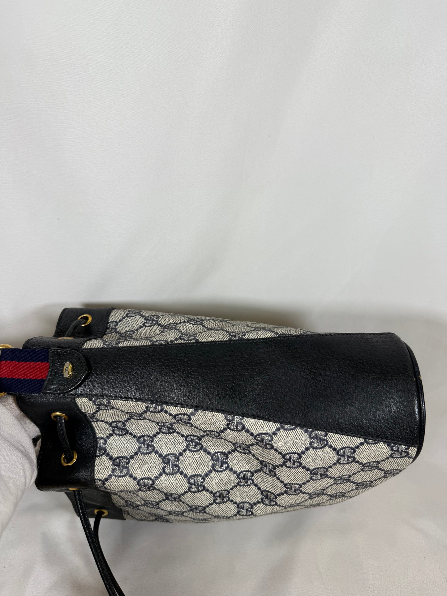 GUCCI GG SUPREME SHERRY LINE SHOULDER BAG