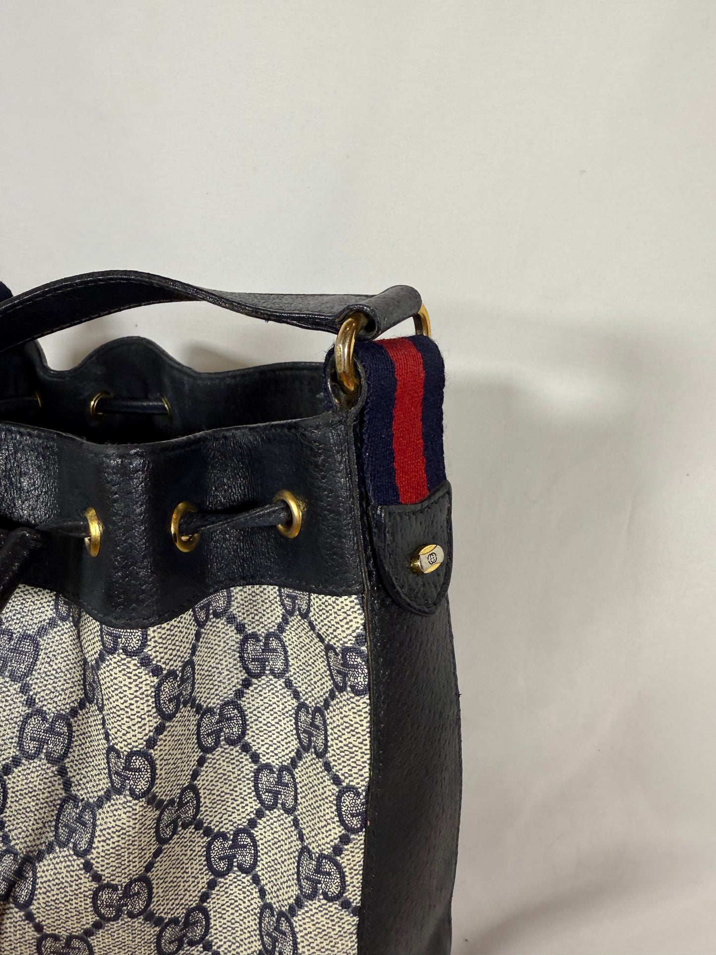 GUCCI GG SUPREME SHERRY LINE SHOULDER BAG