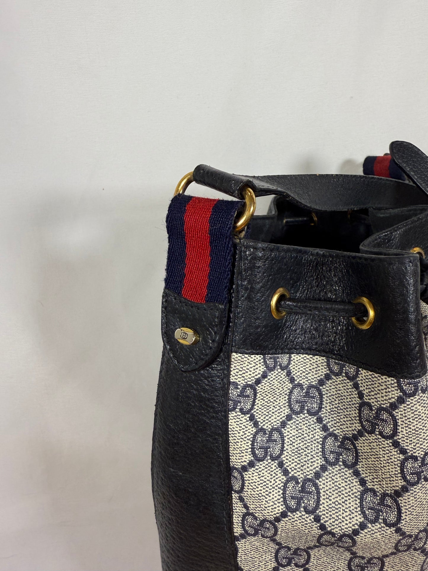 GUCCI GG SUPREME SHERRY LINE SHOULDER BAG