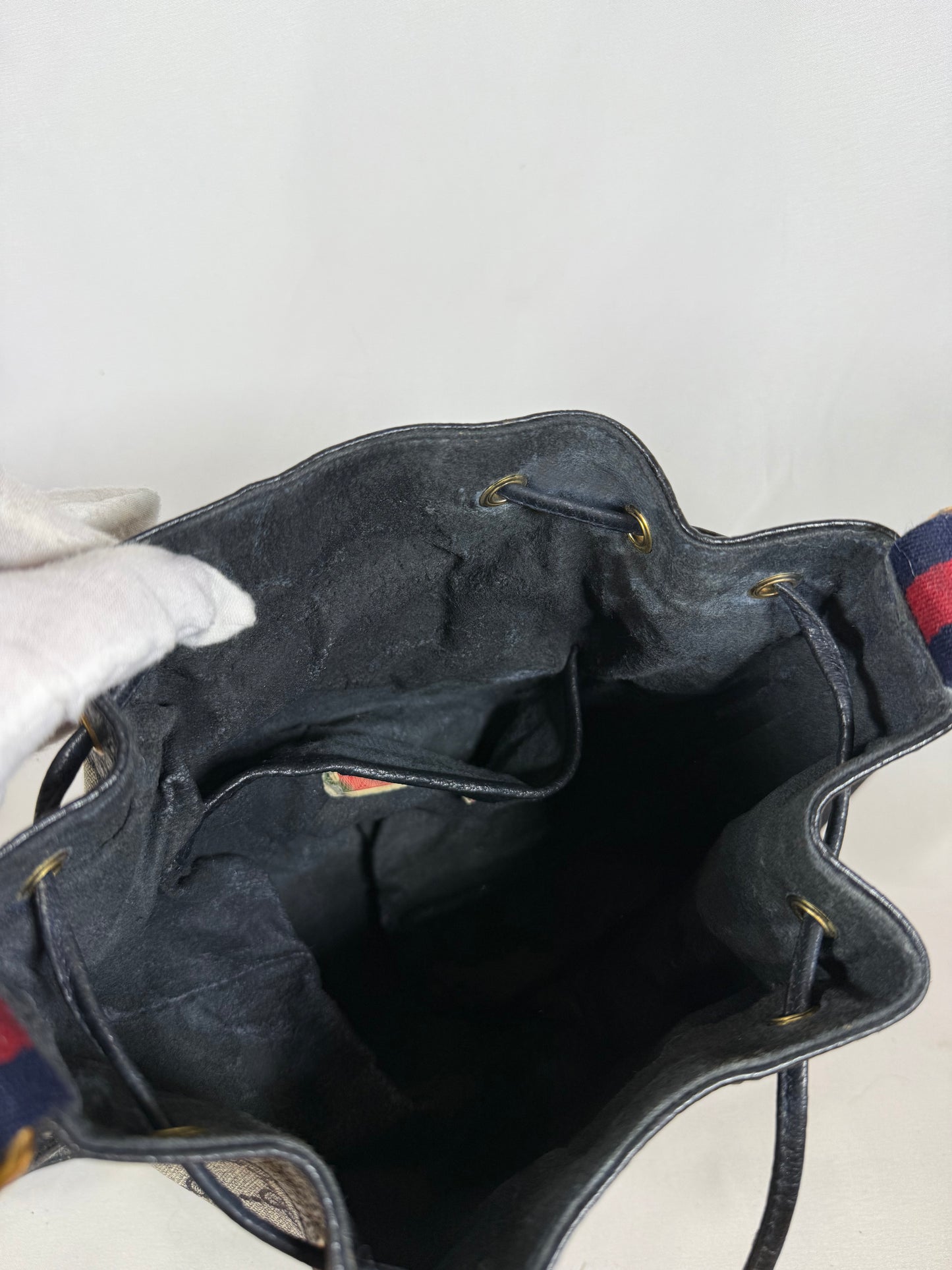 GUCCI GG SUPREME SHERRY LINE SHOULDER BAG